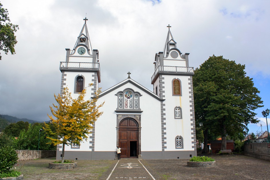 Игрэжа Парукиал дэ Носса Сэнёра (Приходская церковь Божией Матери) даш Нэвэш