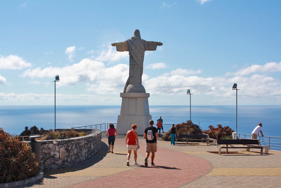 Sunday Market Tour, Funchal, Cristo Rei and Santa Cruz